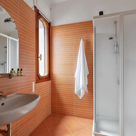 酒店 日瓦酒店 4*